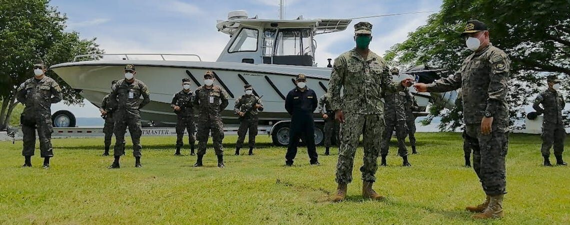 Fuerza Naval de El Salvador recibe lancha “Boston Whaler” como donación del gobierno de EE.UU. fuerza-naval-de-el-salvador-recibe-lancha-boston-whaler-como-donacion-del-gobierno-de-eeuu